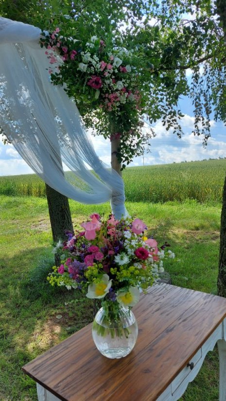 Kytice na obřadní stůl