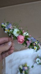 Květinový hřebínek do vlasů