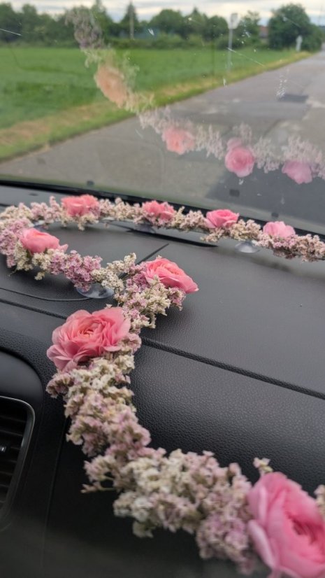 Ozdoba na auto novomanželů