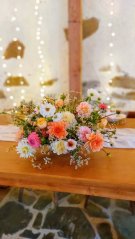 Květinová aranže na stůl novomanželů