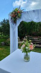 Kytice na obřadní stůl