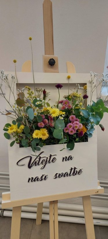 Uvítací květinová tabule