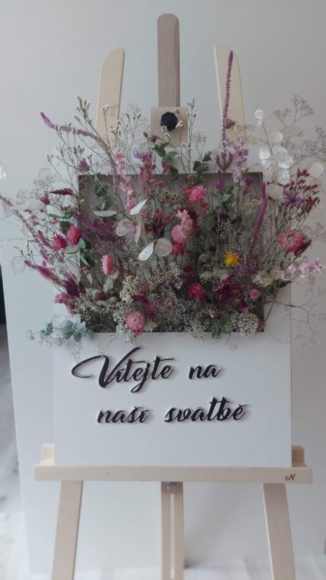 Uvítací květinová cedule