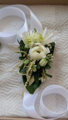 Květinový náramek pro svědkyni nebo družičku