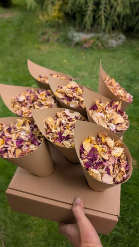 Okvětní lístky na házení